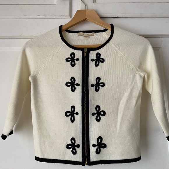 Forever 21 Jackets & Blazers - Forever 21 Off White Zip-Up w/ Design Size S